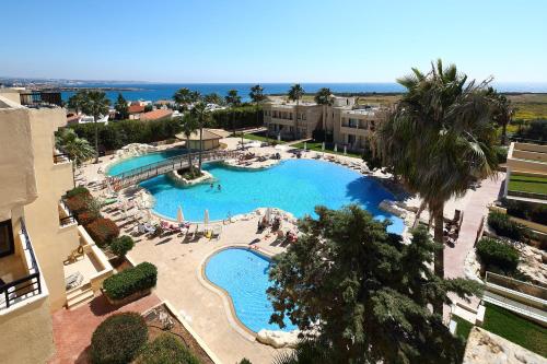 Kolam renang, Panareti Coral Bay Resort in Peyia Kolam renang, Panareti Coral Bay Resort in Peyia