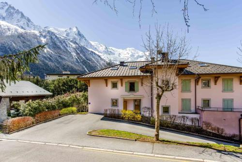Entrance, Les Sonnailles Apartment - Chamonix All Year in La Frasse Entrance, Les Sonnailles Apartment - Chamonix All Year in La Frasse
