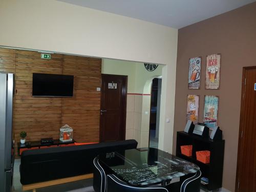 ห้องส่วนกลางสำหรับนั่งเล่น/ดูทีวี, Almancil Hostel in ใจกลางเมืองอัลมันซิล ห้องส่วนกลางสำหรับนั่งเล่น/ดูทีวี, Almancil Hostel in ใจกลางเมืองอัลมันซิล