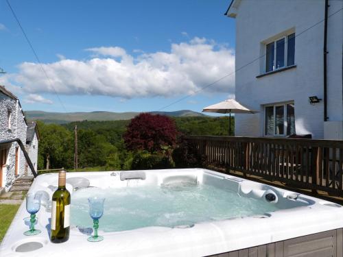 Bañera de hidromasaje, Plas Rhiwlas in Machynlleth Bañera de hidromasaje, Plas Rhiwlas in Machynlleth
