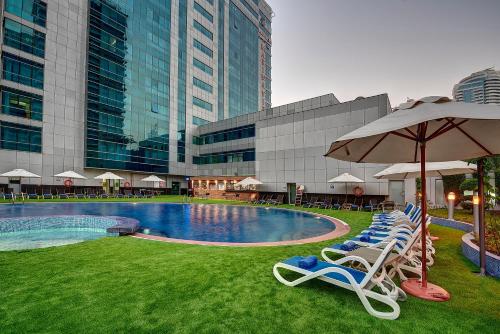 Swimming pool, Marina View Deluxe Hotel Apartment in Dubai Swimming pool, Marina View Deluxe Hotel Apartment in Dubai