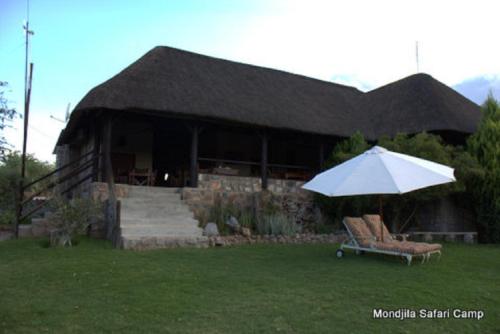 balkon/terras, Mondjila Safari Camp in Outjo balkon/terras, Mondjila Safari Camp in Outjo