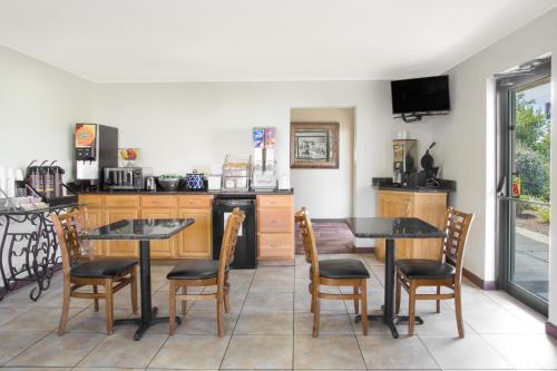 大堂, 阿賓登速8酒店 (Super 8 By Wyndham Abingdon Va) in 弗吉尼亞州阿賓登 (VA) 大堂, 阿賓登速8酒店 (Super 8 By Wyndham Abingdon Va) in 弗吉尼亞州阿賓登 (VA)