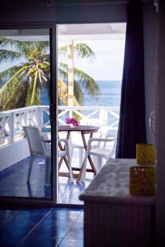 balkon/terras, Marazul Ocean Front Apartment in Westpunt balkon/terras, Marazul Ocean Front Apartment in Westpunt