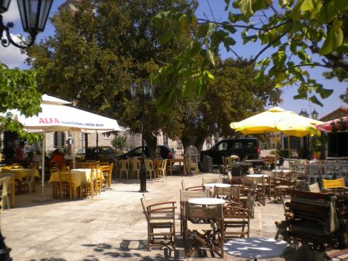 Étterem, Stone House in a quiet landscape, Leonidion in Leonidion Étterem, Stone House in a quiet landscape, Leonidion in Leonidion