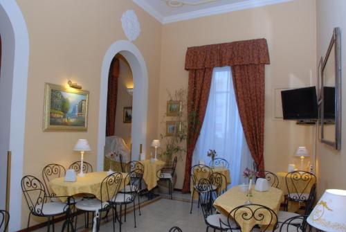 Shared lounge/TV area, Hotel Del Centro in Palermo Shared lounge/TV area, Hotel Del Centro in Palermo