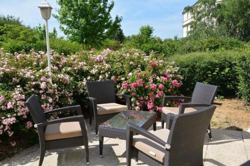شرفة/ تراس, كامبانيل مارن لا فاليه - باسي سانت جورج (Campanile Marne La Vallee - Bussy Saint Georges) in Bussy-Saint Georges شرفة/ تراس, كامبانيل مارن لا فاليه - باسي سانت جورج (Campanile Marne La Vallee - Bussy Saint Georges) in Bussy-Saint Georges
