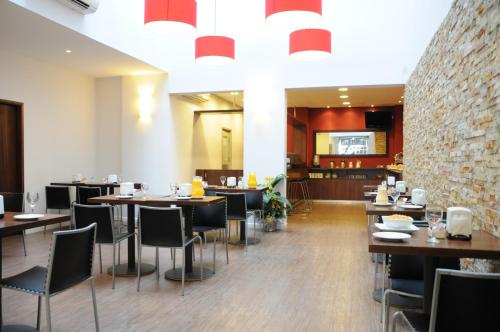 Bar/Lounge, Hotel California in Montevideo Bar/Lounge, Hotel California in Montevideo