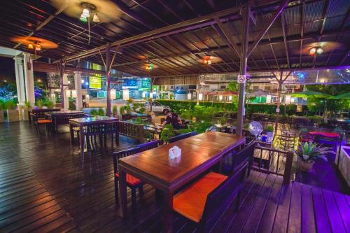 ロイヤル ナクハナ ホテル ノンカイ6