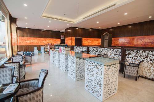 مطعم, فندق إيليت سويتس - الملقا (Elite Suites Hotel - Al Malqa) in العقيق مطعم, فندق إيليت سويتس - الملقا (Elite Suites Hotel - Al Malqa) in العقيق