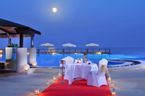 수영장, 모벤픽 리조트 엘 소크나 (Movenpick Resort El Sokhna) in 아타카 수영장, 모벤픽 리조트 엘 소크나 (Movenpick Resort El Sokhna) in 아타카