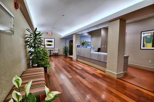 Előcsarnok, The Centennial Hotel in Concord Előcsarnok, The Centennial Hotel in Concord