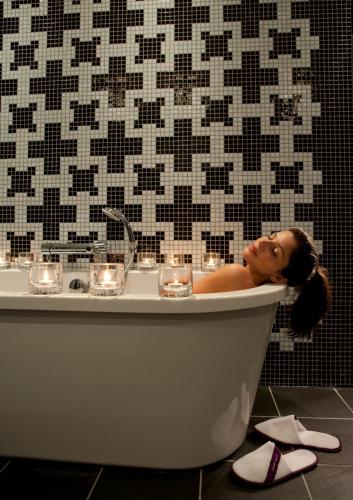 حمام, فندق ذا فيتزويليام بلفاست (The Fitzwilliam Hotel Belfast) in Belfast City Center حمام, فندق ذا فيتزويليام بلفاست (The Fitzwilliam Hotel Belfast) in Belfast City Center