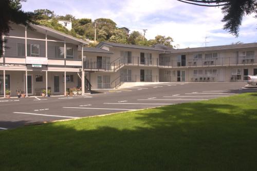 Exterior view, Newlands Court Motel in North Wellington Exterior view, Newlands Court Motel in North Wellington