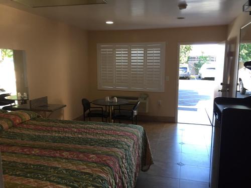 This photo about Foxy's Motor Inn Near LAX shared on HyHotel.com