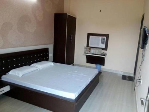 This photo about Hotel Gitanjali shared on HyHotel.com