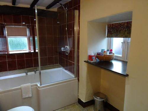 Bathroom, Burnthwaite Cottage in Ings Bathroom, Burnthwaite Cottage in Ings
