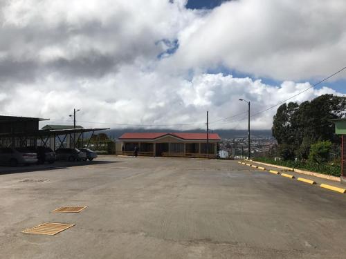Ulaz, Hotel Las Brumas in Cartago Ulaz, Hotel Las Brumas in Cartago
