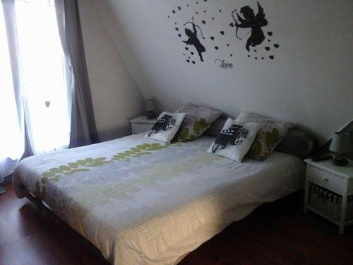 Bed, Chez Marcelline in Saint Denis Le Ferment Bed, Chez Marcelline in Saint Denis Le Ferment