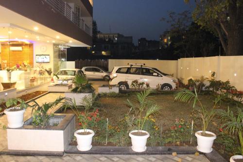 花園, 拉瑪吹登特酒店 (Hotel Rama Trident) in 卡特拉(查謨和克什米爾) 花園, 拉瑪吹登特酒店 (Hotel Rama Trident) in 卡特拉(查謨和克什米爾)
