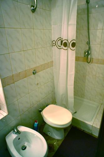 Bathroom, Casa Vacanze La Rocca in Sulmona Bathroom, Casa Vacanze La Rocca in Sulmona