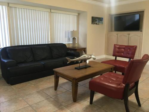 在meiguo.com看到的Casa Del Sol Waterfront Resort & Marina的介绍图片