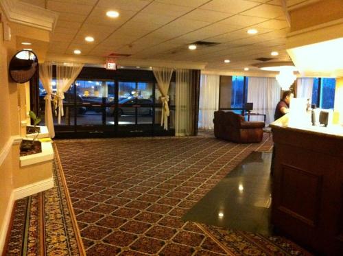 Governor's Inn & Suites Hotel