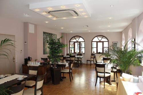 Restaurant, Gasthof Weißes Roß in Kleinostheim Restaurant, Gasthof Weißes Roß in Kleinostheim