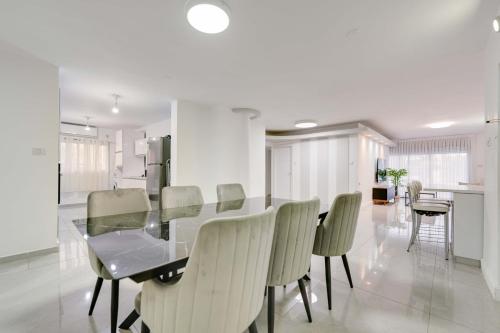 Spacious Luxury Beach Getaway by Torohome in 阿什杜德 Spacious Luxury Beach Getaway by Torohome in 阿什杜德