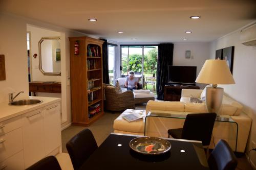 Palvelut, Sunny Glen Cottage in Paraparaumu Palvelut, Sunny Glen Cottage in Paraparaumu