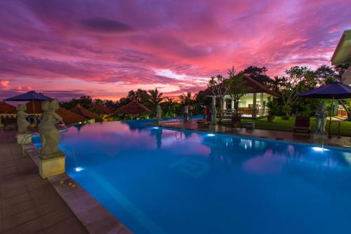 Swimming pool, Taman Surgawi Resort & Spa in Candidasa Swimming pool, Taman Surgawi Resort & Spa in Candidasa