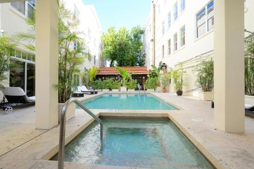 在meiguo.com看到的First Street Apartments的介绍图片