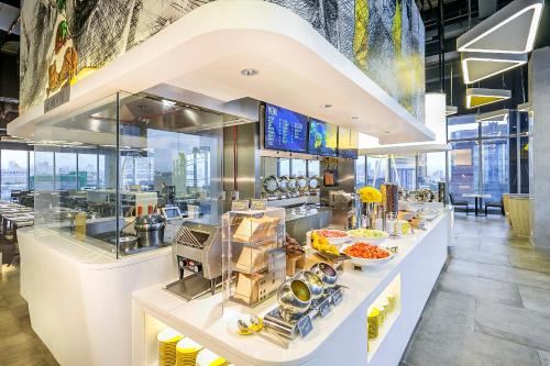 Food and beverages, YELLO Hotel Harmoni in Gajah Mada Food and beverages, YELLO Hotel Harmoni in Gajah Mada