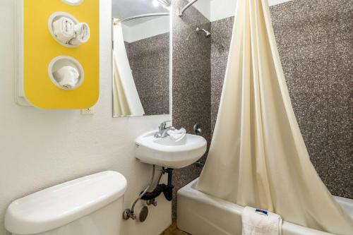 浴室, Motel 6-Blythe, CA - South in 布莱斯 (CA) 浴室, Motel 6-Blythe, CA - South in 布莱斯 (CA)
