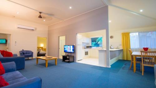 Facilities, Pacific Palms Resort in Elizabeth Beach Facilities, Pacific Palms Resort in Elizabeth Beach