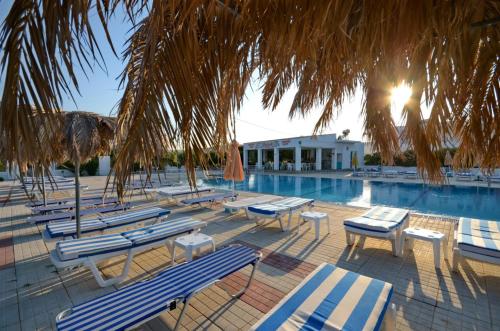 Swimming pool, Nikos 2 Studios & Apartments in Kardamaina Swimming pool, Nikos 2 Studios & Apartments in Kardamaina