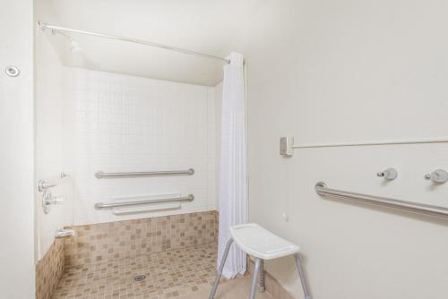 Shower, Baymont by Wyndham Georgetown in Georgetown Shower, Baymont by Wyndham Georgetown in Georgetown