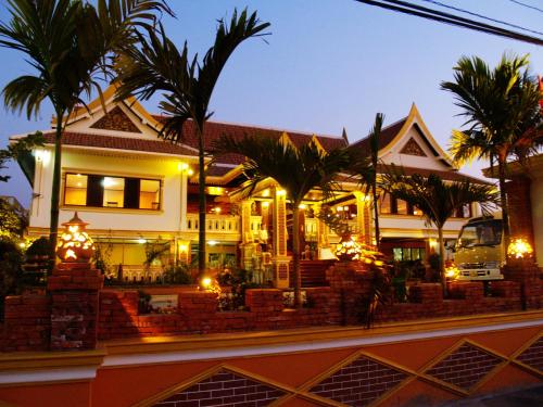Entrance, E-Outfitting VangThong Hotel in Phoumok Road Entrance, E-Outfitting VangThong Hotel in Phoumok Road