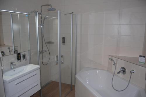 Naam Hotel & Apartment Frankfurt City-Messe Airport - image 3