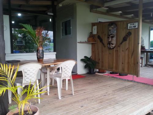 Shared lounge/TV area, Gecko Lodge Fiji in Savusavu Shared lounge/TV area, Gecko Lodge Fiji in Savusavu