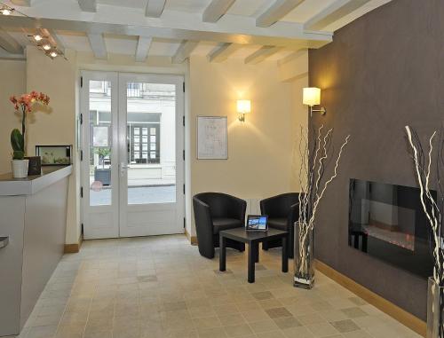 ردهة, Logis Hotel Restaurant Le Puits Dore in Richelieu ردهة, Logis Hotel Restaurant Le Puits Dore in Richelieu