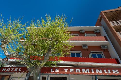 Terraza/balcón, Hotel Le Terminus in Le Lavandou Terraza/balcón, Hotel Le Terminus in Le Lavandou