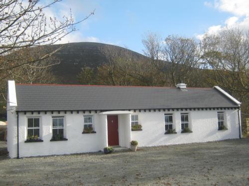 Exterior view, Mia's Self Catering Holiday Cottage Donegal in Dunglow Exterior view, Mia's Self Catering Holiday Cottage Donegal in Dunglow