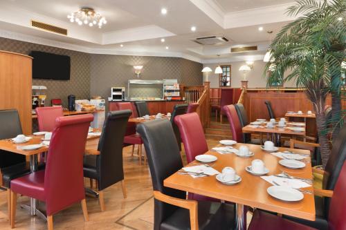 Restaurant, Savera Hotel South Ruislip in Greater London North West Restaurant, Savera Hotel South Ruislip in Greater London North West