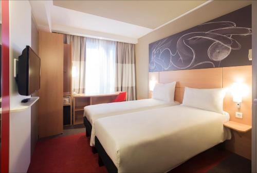 ibis Yerevan Center in Yerevan ibis Yerevan Center in Yerevan