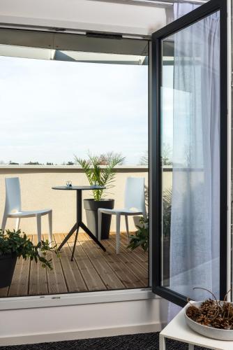 Balcony/terrace, Teneo Apparthotel Talence - Espeleta in Talence Balcony/terrace, Teneo Apparthotel Talence - Espeleta in Talence