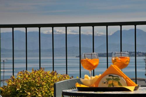 Μπαλκόνι/βεράντα, Hotel Astoria in Ντεσεντζάνο Ντελ Γκάρντα Μπαλκόνι/βεράντα, Hotel Astoria in Ντεσεντζάνο Ντελ Γκάρντα
