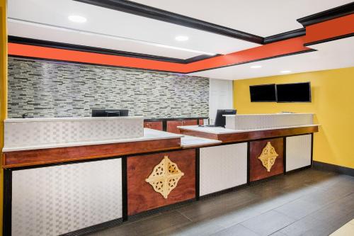 Hall, Days Inn by Wyndham Little Rock/Medical Center in Little Rock (AR) Hall, Days Inn by Wyndham Little Rock/Medical Center in Little Rock (AR)