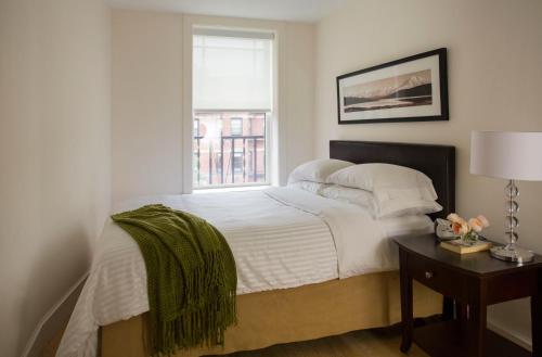 在meiguo.com看到的Oakwood at 234 Newbury的介绍图片