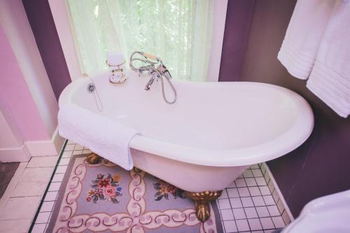 This photo about Old Caledonian Bed & Breakfast shared on HyHotel.com